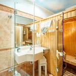 Koenig Ludwig Design Neu Mit Sauna Oder Whirlpool, Genug Parkplatz Hotel Altötting