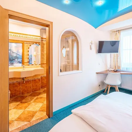 König Ludwig Design Neu Mit Sauna Oder Whirlpool, Genug Parkplatz Hotel 4*