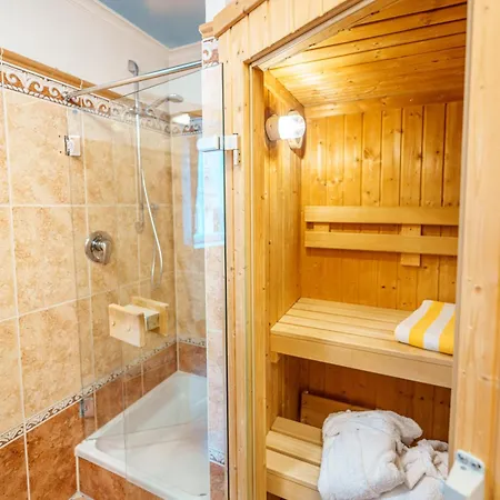 Hotel Koenig Ludwig Design Neu Mit Sauna Oder Whirlpool, Genug Parkplatz 4*