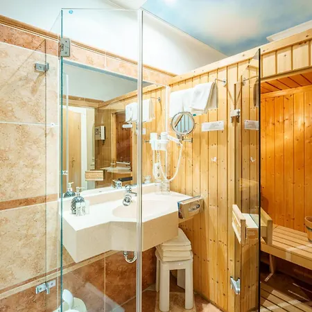 Koenig Ludwig Design Neu Mit Sauna Oder Whirlpool, Genug Parkplatz Hotel Altötting