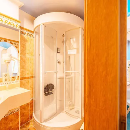 Koenig Ludwig Design Neu Mit Sauna Oder Whirlpool, Genug Parkplatz Altötting