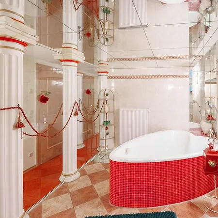 Koenig Ludwig Design Neu Mit Sauna Oder Whirlpool, Genug Parkplatz