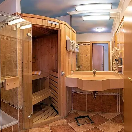 Koenig Ludwig Design Neu Mit Sauna Oder Whirlpool, Genug Parkplatz 4*
