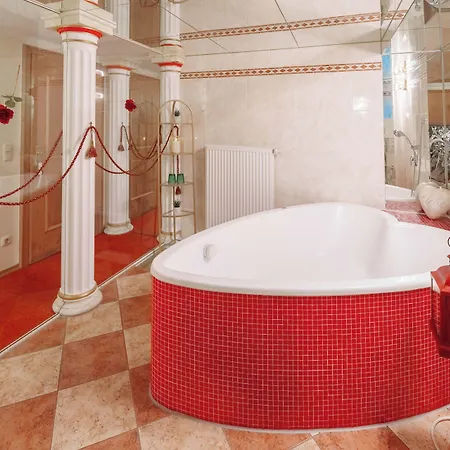 Hotel Koenig Ludwig Design Hotel Neu Zimmer Mit Sauna Oder Whirlpool, Genug Parkplatz Altotting