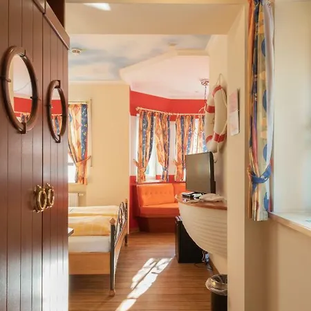 Hotel Koenig Ludwig Design Neu Mit Sauna Oder Whirlpool, Genug Parkplatz 4*