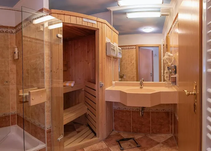 Koenig Ludwig Design Neu Mit Sauna Oder Whirlpool Oder Mehr ホテル Altötting