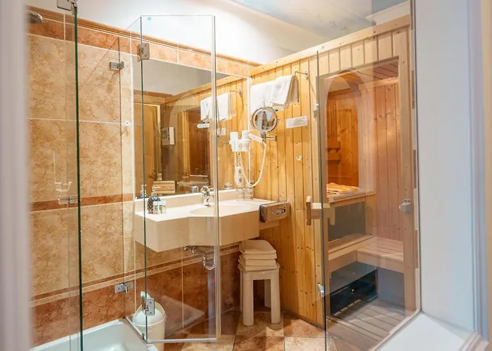 Szálloda Koenig Ludwig Design Neu Mit Sauna Oder Whirlpool, Genug Parkplatz Altötting